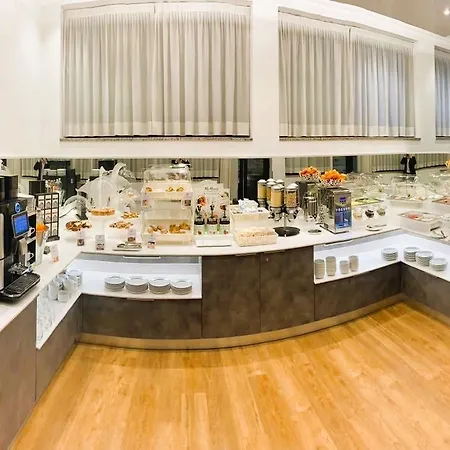 Flora Hotel 3*