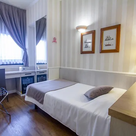 Hotel Flora 3*