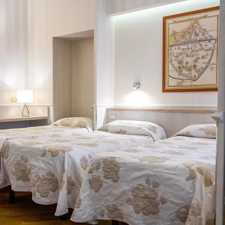 Flora Hotel 3*