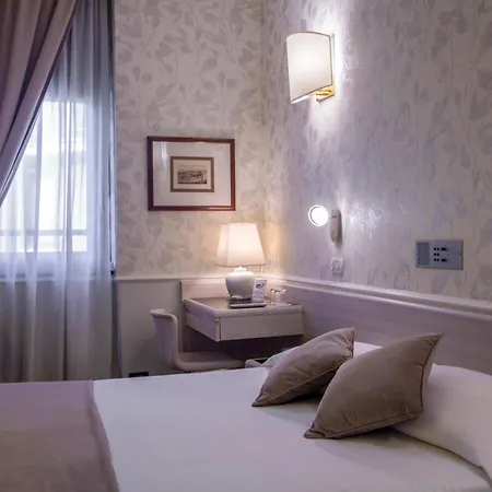 Hotel Flora 3*