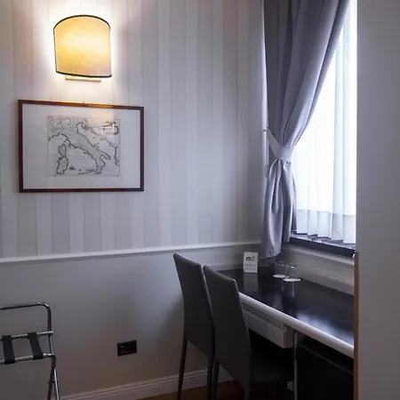 Hotel Flora 3*