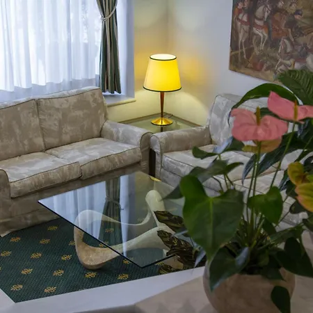 Flora 3* Milan
