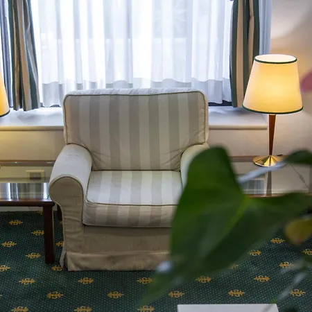Flora Hotel