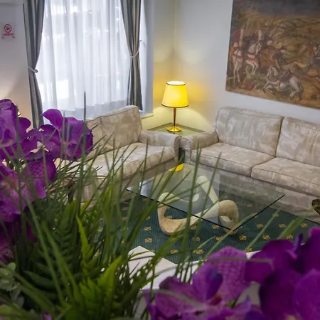 Flora Hotel 3*