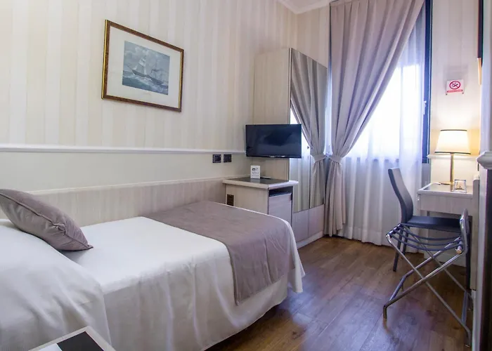 Flora Hotel 3*
