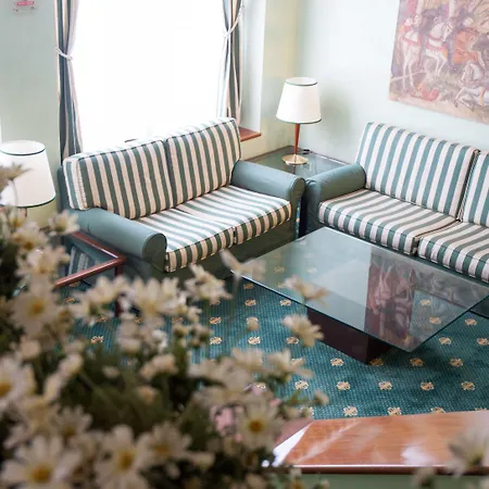 Flora Hotel