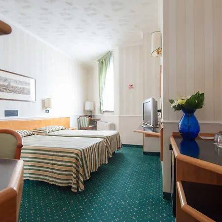 Flora Hotel 3*