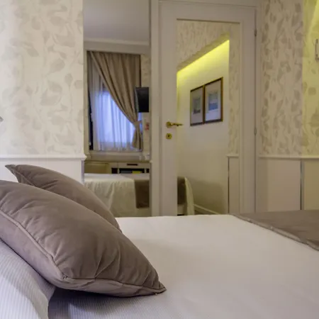 Hotel Flora 3*