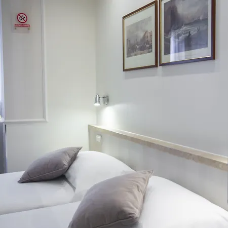 Hotel Flora 3*