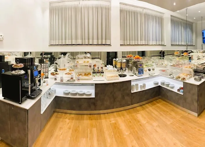 Flora Hotel 3*