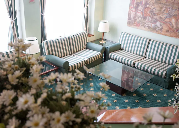 Flora Hotel
