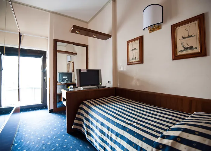 Hotel Flora 3*