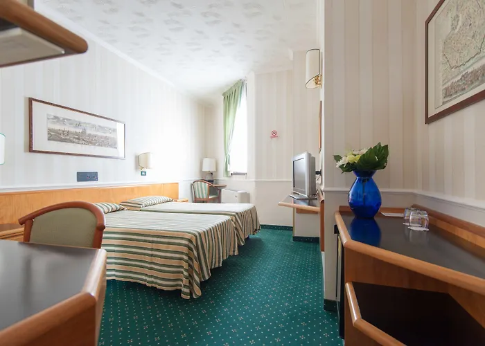 Flora Hotel 3*